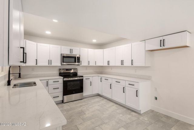 9035 E Berkshire Circle E, Tucson, AZ 85710