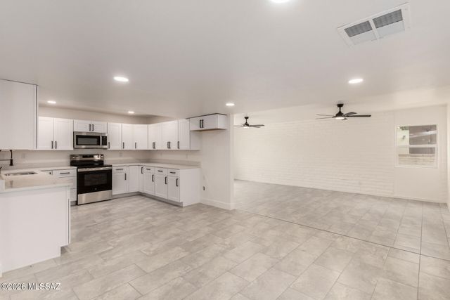 9035 E Berkshire Circle E, Tucson, AZ 85710