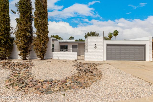 9035 E Berkshire Circle E, Tucson, AZ 85710