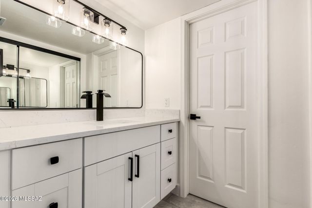 9035 E Berkshire Circle E, Tucson, AZ 85710