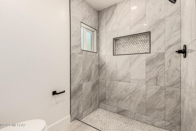 9035 E Berkshire Circle E, Tucson, AZ 85710