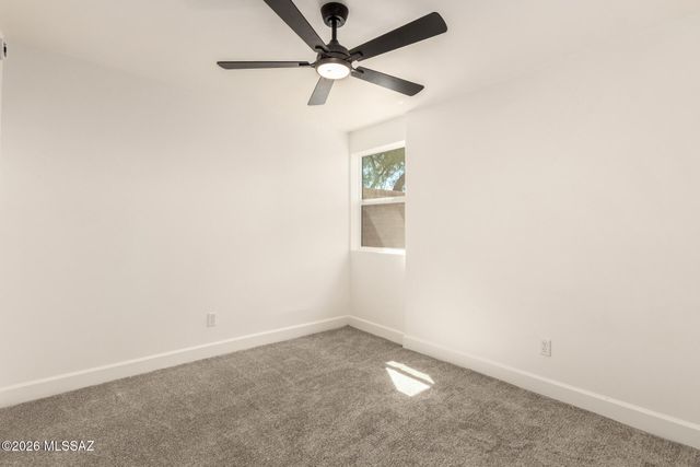 9035 E Berkshire Circle E, Tucson, AZ 85710