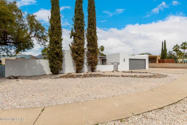 9035 E Berkshire Circle E, Tucson, AZ 85710