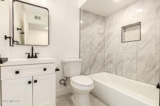 9035 E Berkshire Circle E, Tucson, AZ 85710