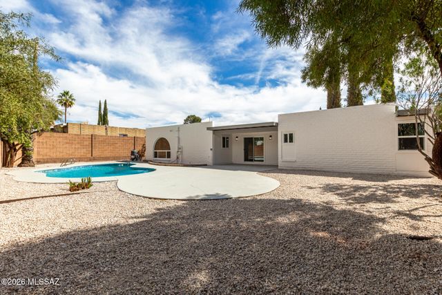 9035 E Berkshire Circle E, Tucson, AZ 85710