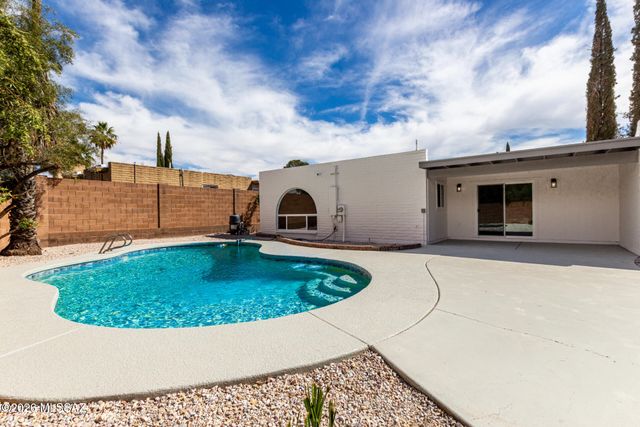 9035 E Berkshire Circle E, Tucson, AZ 85710