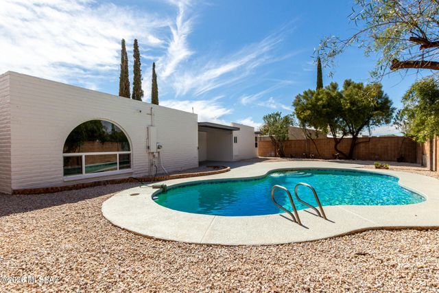 9035 E Berkshire Circle E, Tucson, AZ 85710