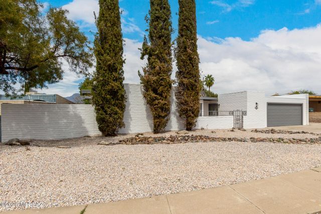 9035 E Berkshire Circle E, Tucson, AZ 85710