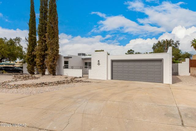 9035 E Berkshire Circle E, Tucson, AZ 85710