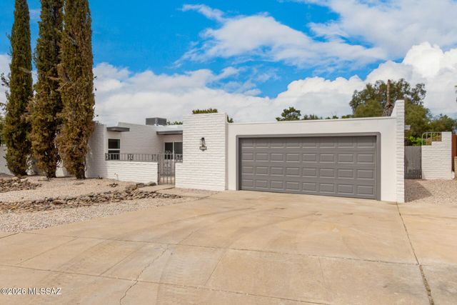 9035 E Berkshire Circle E, Tucson, AZ 85710