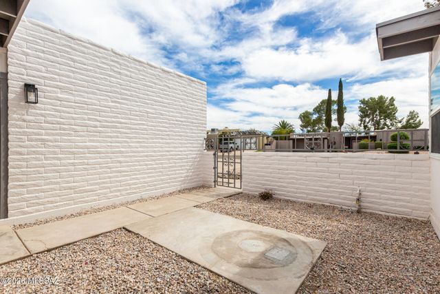 9035 E Berkshire Circle E, Tucson, AZ 85710