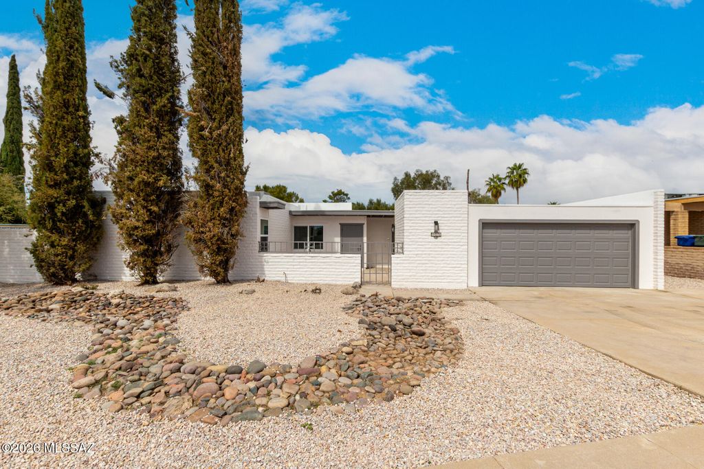 9035 E Berkshire Circle E, Tucson, AZ 85710