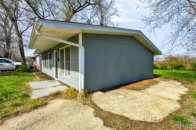 44 E Adams Drive, Cahokia, IL 62206