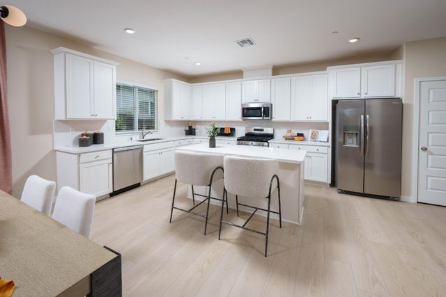 7250 Covell Beach Ln, Stockton, CA 95219