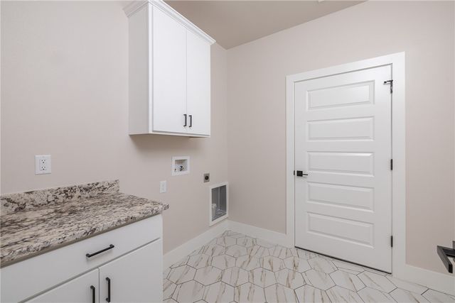 9 Seven Oaks Lane, Bella Vista, AR 72714