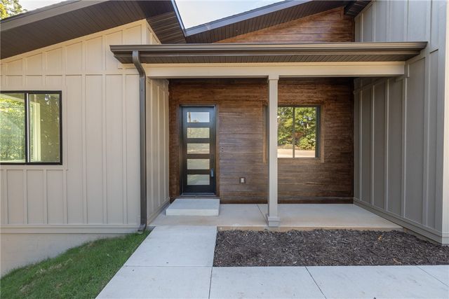 9 Seven Oaks Lane, Bella Vista, AR 72714