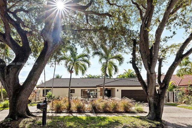 7910 NW 169th Ter, Miami Lakes, FL 33016
