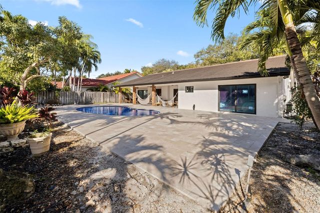 7910 NW 169th Ter, Miami Lakes, FL 33016