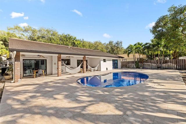7910 NW 169th Ter, Miami Lakes, FL 33016