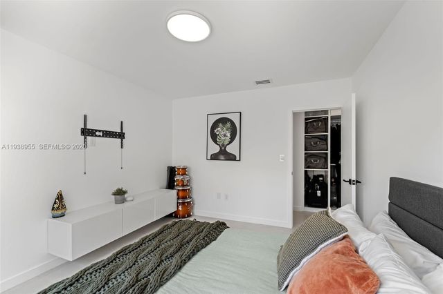 7910 NW 169th Ter, Miami Lakes, FL 33016