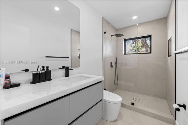 7910 NW 169th Ter, Miami Lakes, FL 33016