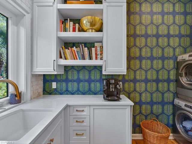 5333 Sycamore DR, Naples, FL 34119