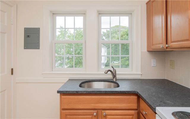 11 Village Lane B, Middletown, RI 02842