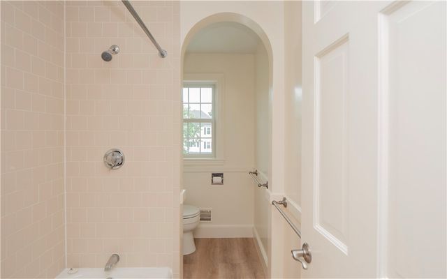 11 Village Lane B, Middletown, RI 02842