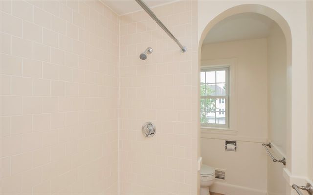 11 Village Lane B, Middletown, RI 02842