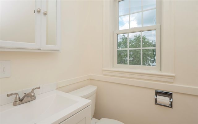 11 Village Lane B, Middletown, RI 02842