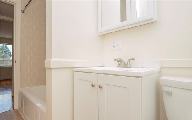 11 Village Lane B, Middletown, RI 02842