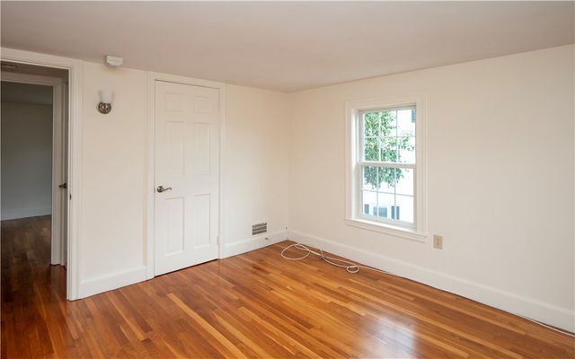 11 Village Lane B, Middletown, RI 02842