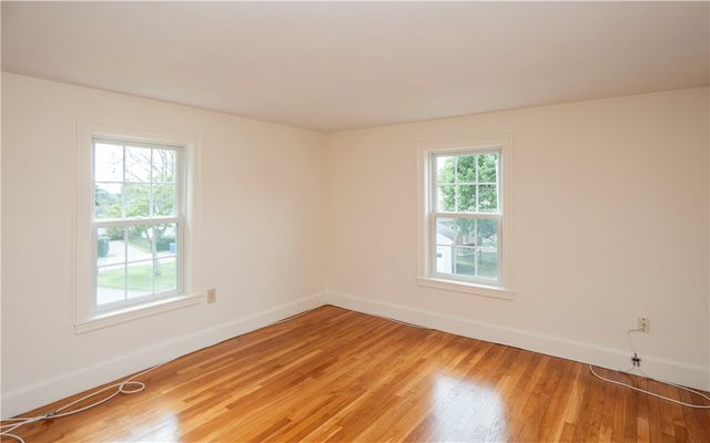 11 Village Lane B, Middletown, RI 02842