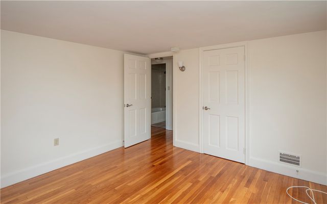 11 Village Lane B, Middletown, RI 02842
