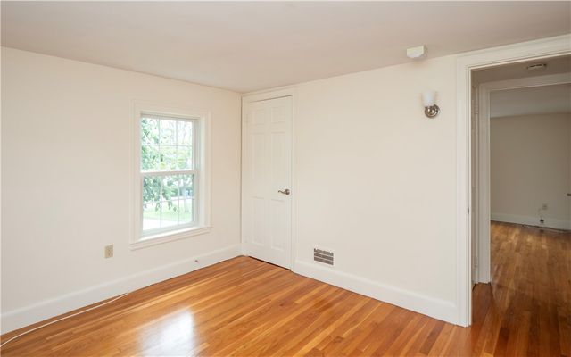 11 Village Lane B, Middletown, RI 02842