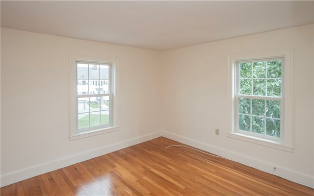 11 Village Lane B, Middletown, RI 02842