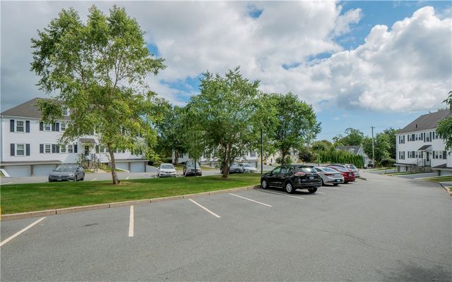 11 Village Lane B, Middletown, RI 02842