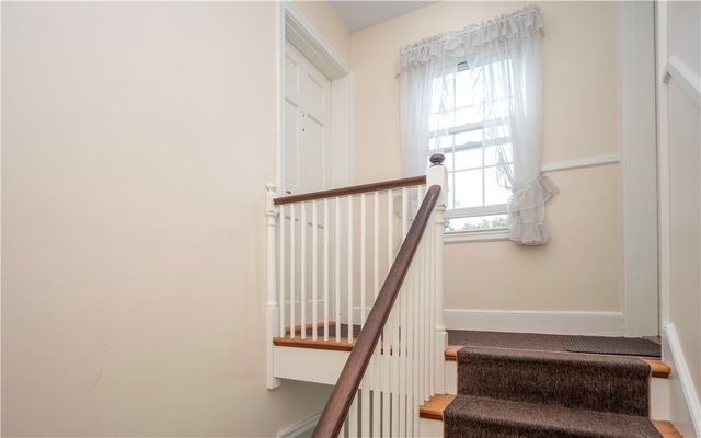 11 Village Lane B, Middletown, RI 02842