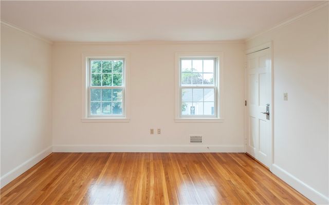 11 Village Lane B, Middletown, RI 02842