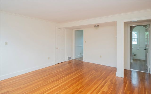 11 Village Lane B, Middletown, RI 02842