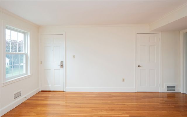 11 Village Lane B, Middletown, RI 02842