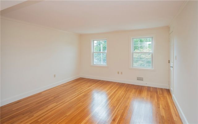 11 Village Lane B, Middletown, RI 02842