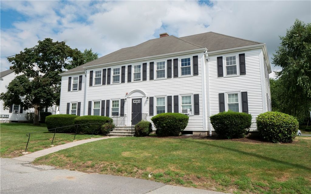 11 Village Lane B, Middletown, RI 02842