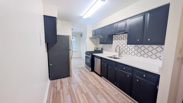 3100 Roberts Drive 5, Woodridge, IL 60517