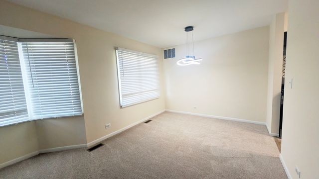 3100 Roberts Drive 5, Woodridge, IL 60517