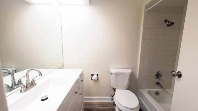 3100 Roberts Drive 5, Woodridge, IL 60517