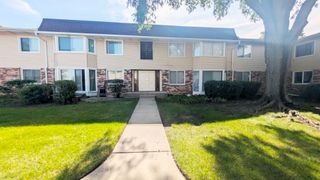 3100 Roberts Drive 5, Woodridge, IL 60517