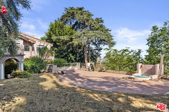 1830 N Sierra Bonita Avenue, Los Angeles, CA 90046