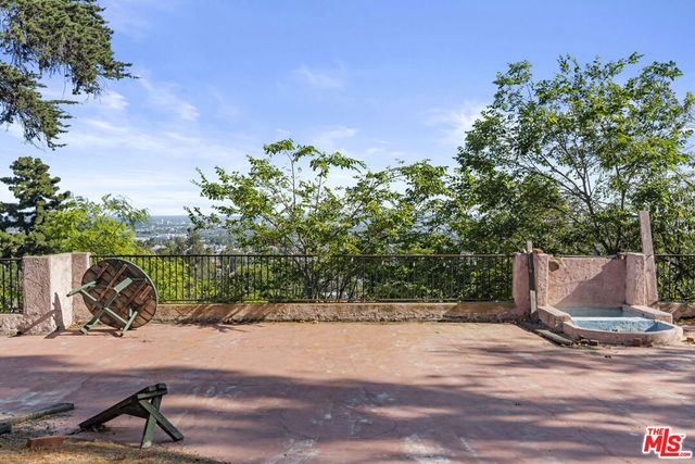 1830 N Sierra Bonita Avenue, Los Angeles, CA 90046