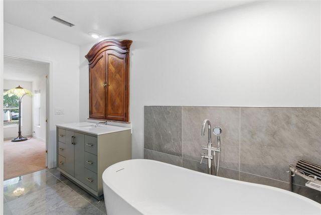 9101 WOOD TERRACE DRIVE, Tampa, FL 33637